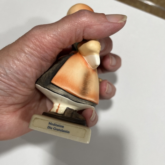 Vintage Goebel Hummel Figurine #13 2/0 Meditation Girl with Basket - Picture 2 of 5